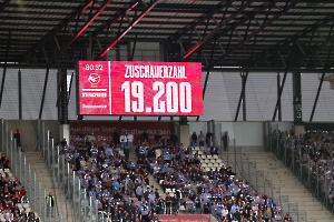 Anzeigentafel Zuschauerzahl Rot-Weiss Essen vs. MSV Duisburg Spielfotos 07.04.2024
