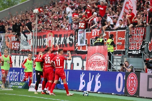 Torjubel zum 3:1 Rot-Weiss Essen vs. MSV Duisburg Spielfotos 07.04.2024