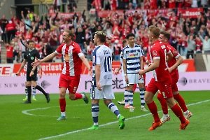 Rot-Weiss Essen Torjubel zum 2:1 gegen MSV Duisburg  07.04.2024