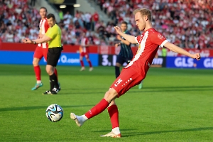 Lukas Brumme spielt in Socken Rot-Weiss Essen vs. 1860 München Spielfotos 10.05.2024