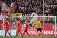 Essen Fans präsentieren Aachener Zaunbanner