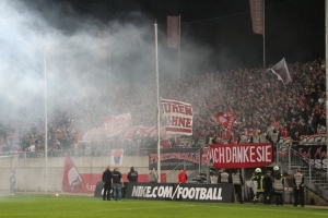 Essener Ultras zünden Pyro in Wuppertal 2017