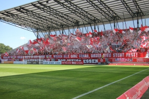 Fahnenchoreo Rot Weiss Essen Fans gegen WSV 05-08-2018