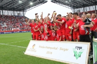 Pokal und RWE Mannschaft 2016