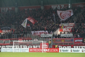 RWE Fans im Spiel gegen den KFC