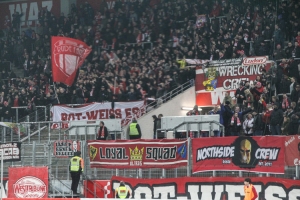 RWE Fans im Spiel gegen den KFC