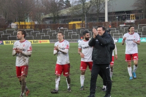 RWE Fans, Spieler feiern Sieg in Dortmund 2019