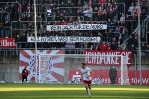 RWE Fans Spruchbänder gegen Betretungsverbote in Wuppertal