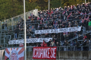 RWE Fans Spruchbänder gegen Betretungsverbote in Wuppertal