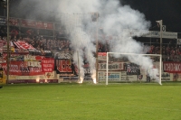 RWE Fans Ultras zünden Pyro Bengalo Böller in Ahlen