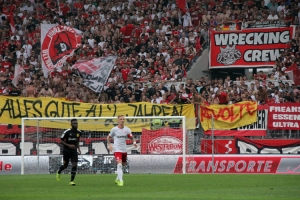 RWE Spruchbänder Stadionverbotler zurück
