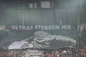 Ultras sterben nie Choreo in Gedenken an Ruhrmichel