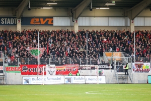 Rot Weiß Oberhausen Fans im Spiel gegen Rot-Weiss Essen 05-04-2022