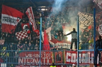 Fans des SC Freiburg zünden Pyrotechnik in Liberec