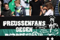 Fans des SC Preußen Münster beim Spiel gegen KSC