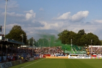Grüner Rauch im Fanblock des SC Preußen Münster