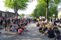 Fans von Dynamo Dresden in Berlin-Köpenick, S-Bhf Spindlersfeld, Sommer 2007