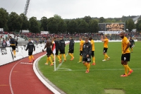 Abklatschen bei den Fans trotz Niederlage in Erfurt