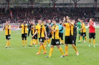 Dynamo Dresden feiert das 0:0 bei Union Berlin