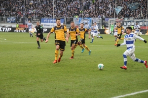 Spielszenen Dresden in Duisburg 17-12-2017