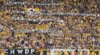 Spruchbänder im K Block der SG Dynamo Dresden