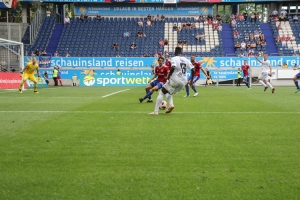 Spielszenen Unterhaching gegen Uerdingen in Duisburg