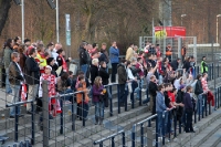 Fans von Kickers Offenbach im Gästebereich des Karli, Nachholspiel beim SV Babelsberg 03