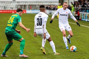 Isaiah Young, Felix Bastians SV Straelen - Rot-Weiss Essen Spielfotos 18-12-2021
