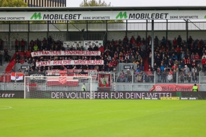 Spruchband SV Wehen Wiesbaden Fans 02.10.2022