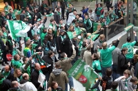 Fans des SV Werder Bremen im Europacenter Berlin