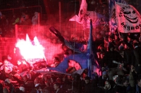 Ein Freudenfeuer / eine Bengalische Fackel im 60er Fanblock nach dem 1:0 beim 1. FC Union Berlin