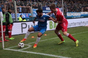 Selim Gündüz VfL Bochum im Zweikampf