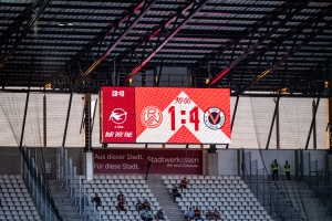Anzeigentafel 1:4 Rot-Weiss Essen vs. Viktoria Köln Spielfotos 09.08.2022
