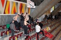 Oberkörper Frei! Anhänger von FASS Berlin beim Derby bei den ECC Preussen Juniors, 18.02.2012