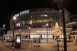 Mercedes-Benz Arena beim 8. Titel der Eisbären
