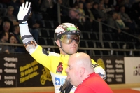 Sprinter Robert Förstemann mit Betreuer vor dem Start beim Berliner Sechstagerennen 2012