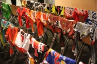 Trikots fürs Berliner Sechstagerennen liegen bereit
