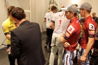 Trikotübergabe der U23 beim Berliner Sechstagerennen