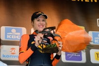 Ellen Van Dijk bei der Siegerehrung