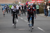 Das Feld rollt an, Zieleinlauf Jedermannrennen Storck Bicycle MOL Cup 2012