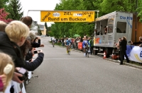 Die ersten erreichen das Ziel: Jedermannrennen Radfest Rund um Buckow 2012