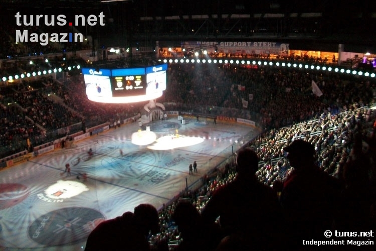 Eishockey in der Hauptstadt: EHC Eisbären Berlin gegen die Kölner Haie in der o2 World an der Spree