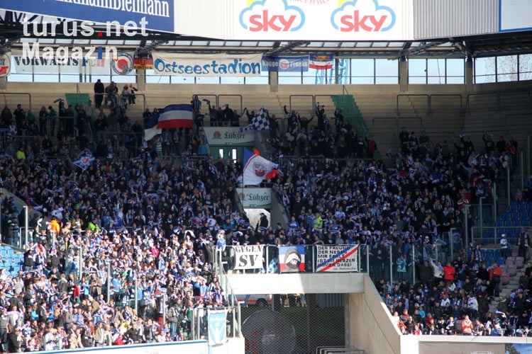 Fans des FC Hansa Rostock auf den Rängen der DKB-Arena
