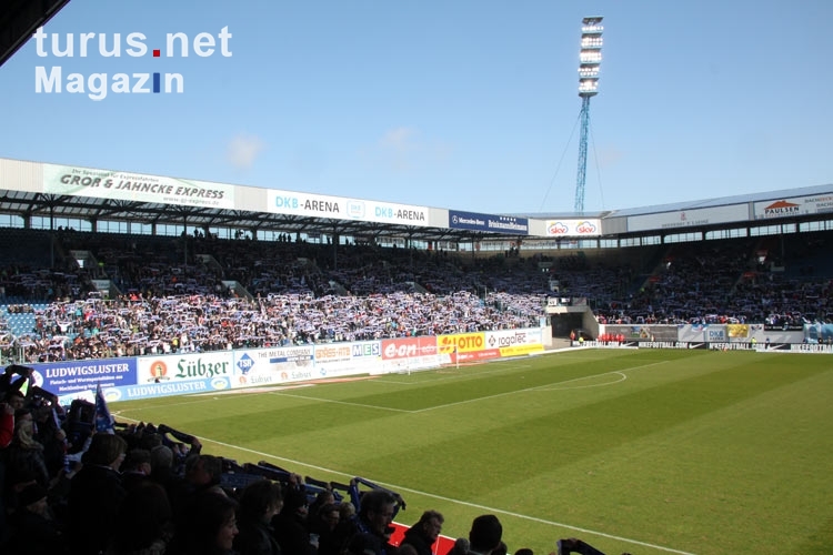 Fans des FC Hansa Rostock auf den Rängen der DKB-Arena