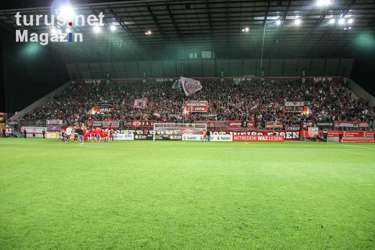 Rot-Weiss Essen Fans im Spiel gegen Bonner SC