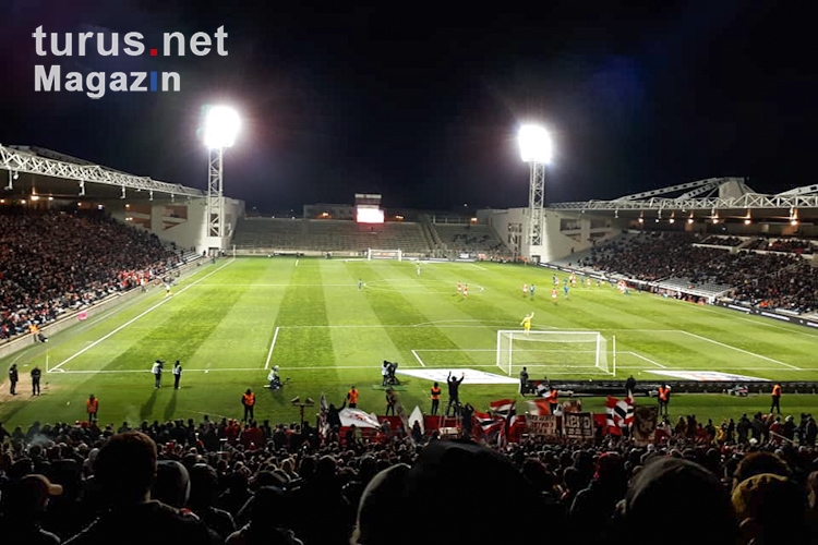 Foto: Olympique Nimes vs. Stade Reims - Bilder von Fußball ...