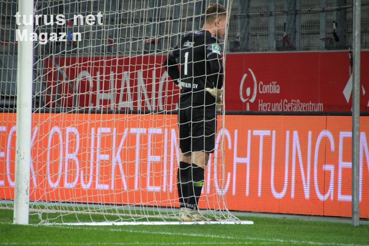 Niklas Lübcke Torwart Wuppertaler SV nach Spiel bei RWE 25-11-2020