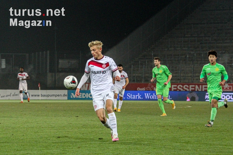 Cedric Harenbrock Rot-Weiss Essen vs. SV Straelen Spielfotos 09-12-2020
