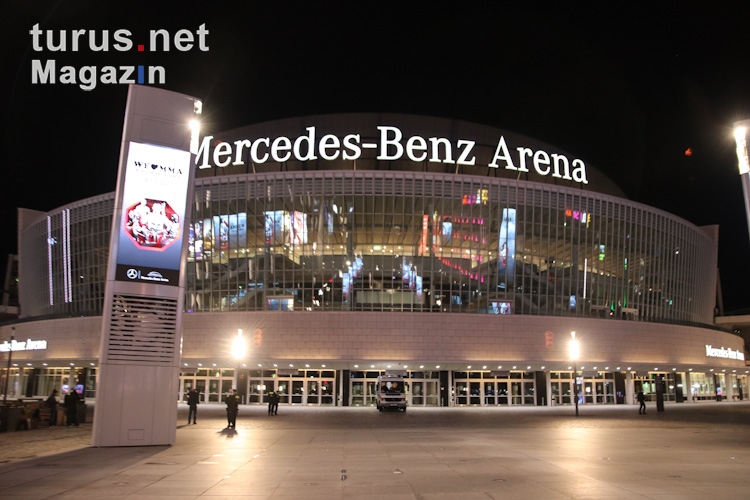 Mercedes-Benz Arena beim 8. Titel der Eisbären