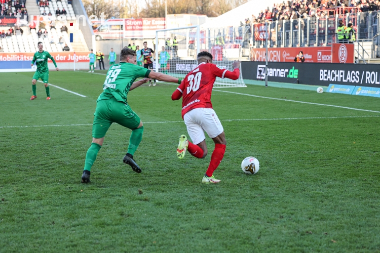 Isaiah Young Rot-Weiss Essen vs. SV Rödinghausen Spielfotos 27-11-2021